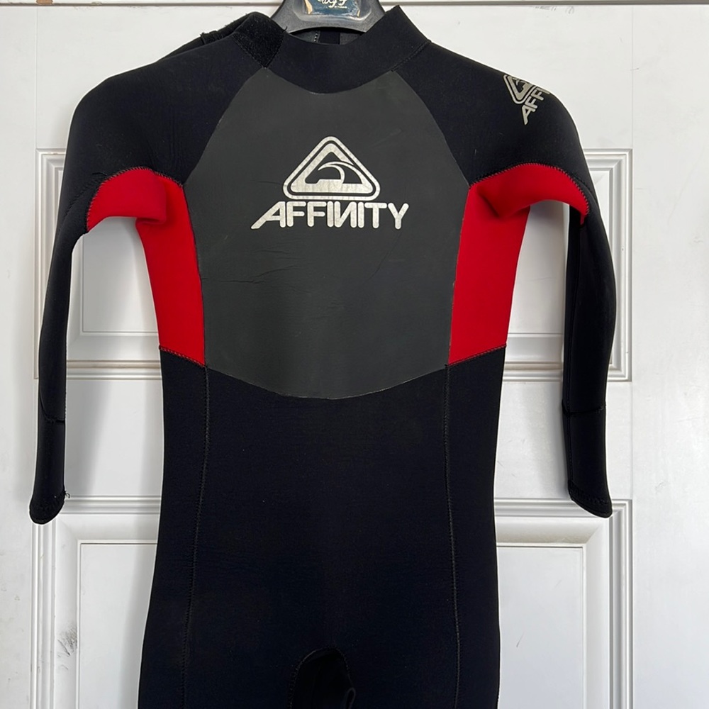 Affinity Wetsuit kids size 10. Gently used. Smoke free home